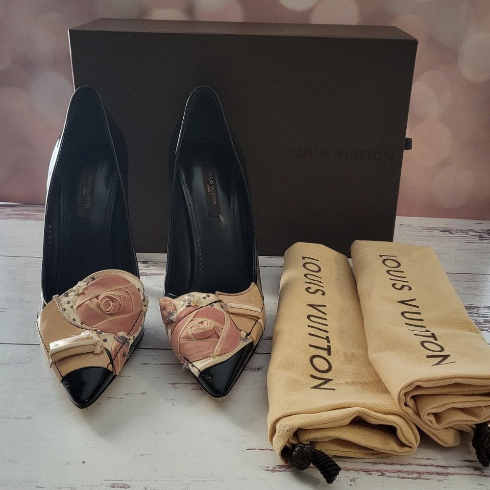 Louis Vuitton Black Patent Leather Pumps (10053551)